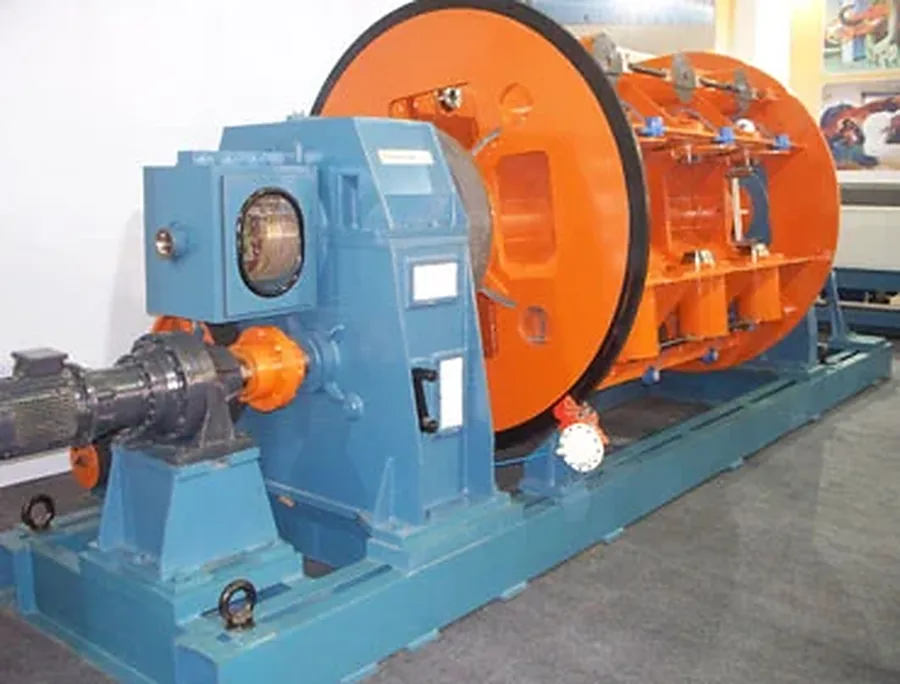Stranding cage with gearbox