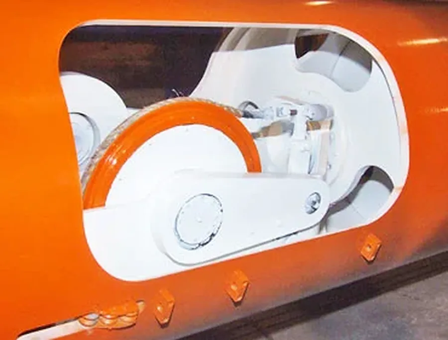 Capstan under its hood