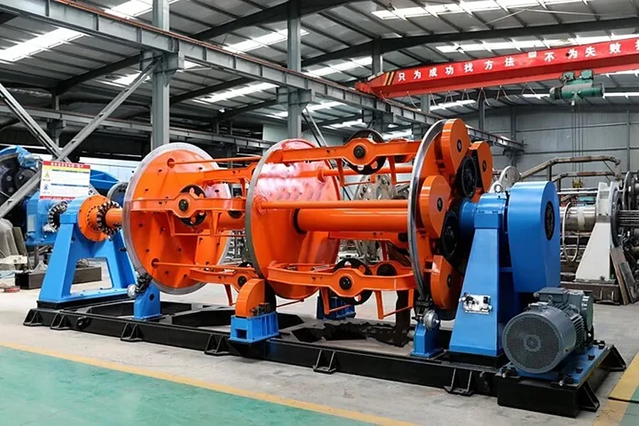 Rigid stranding machine