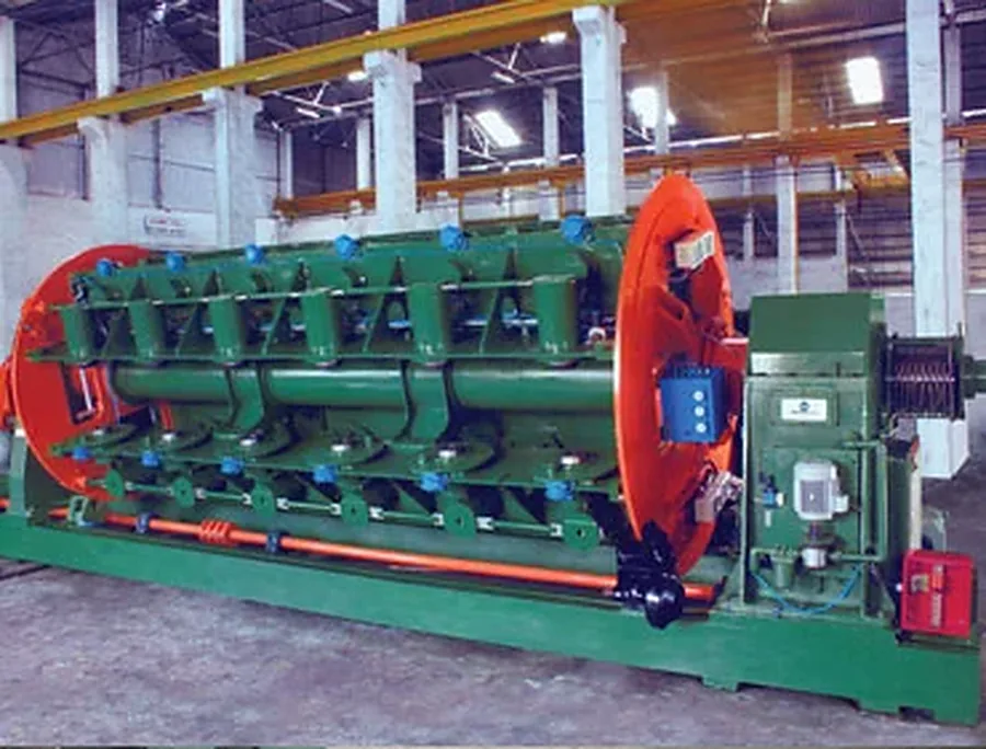 Rigid strander with bobbins