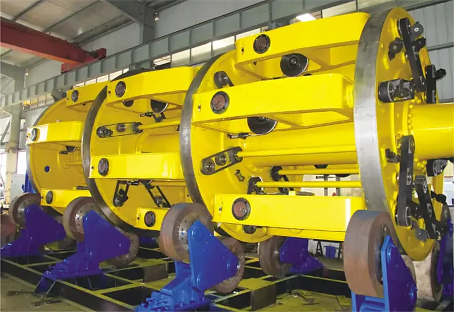 Tubular stranding machine