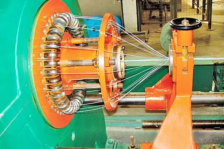 Rigid armouring machine